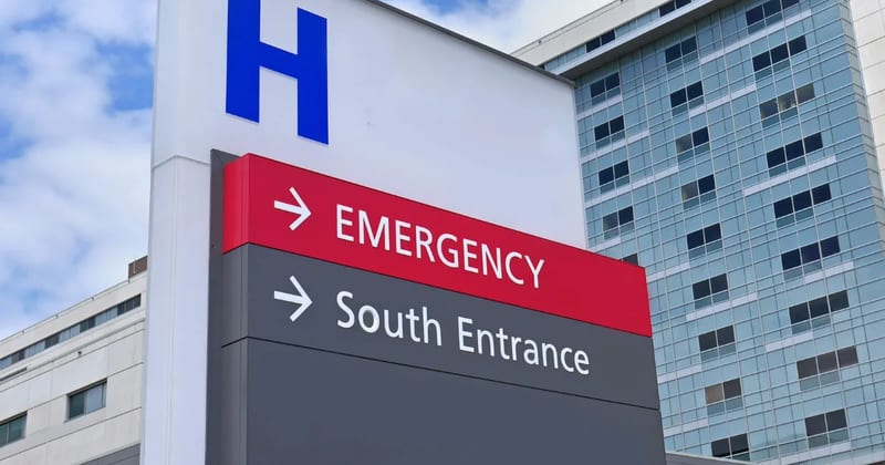A hospital sign pointing to the emergency entrance